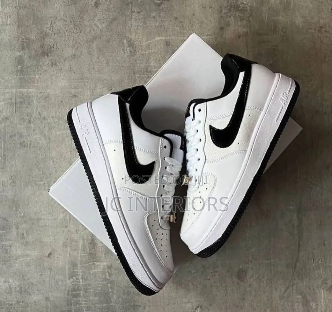 Nike Air Force 1 Sneakers