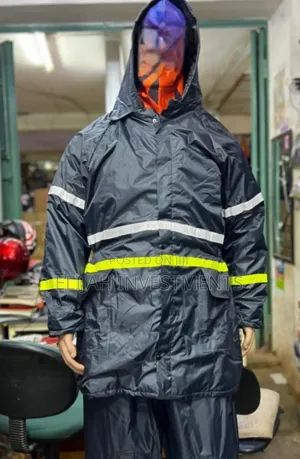 Long Lasting Quality Fibre Safety Rain Coat.