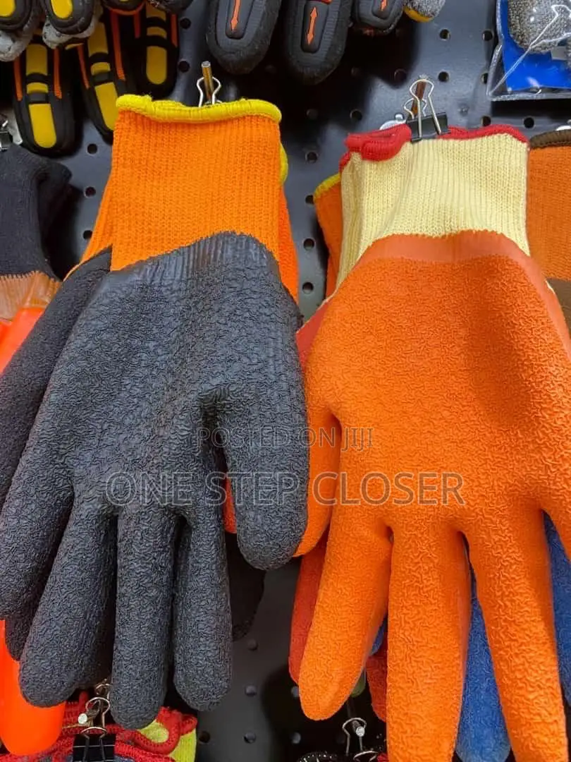 Saftey Gloves For Cleaning Toilets And Dirt Areas