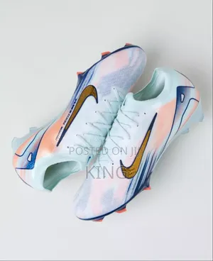 Right Nike Mercurial 16 Soccer Cleats. Vapor Zoom