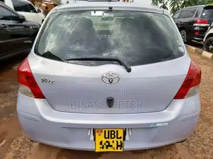 Toyota Vitz 1.0 FWD 5dr 2007 Silver