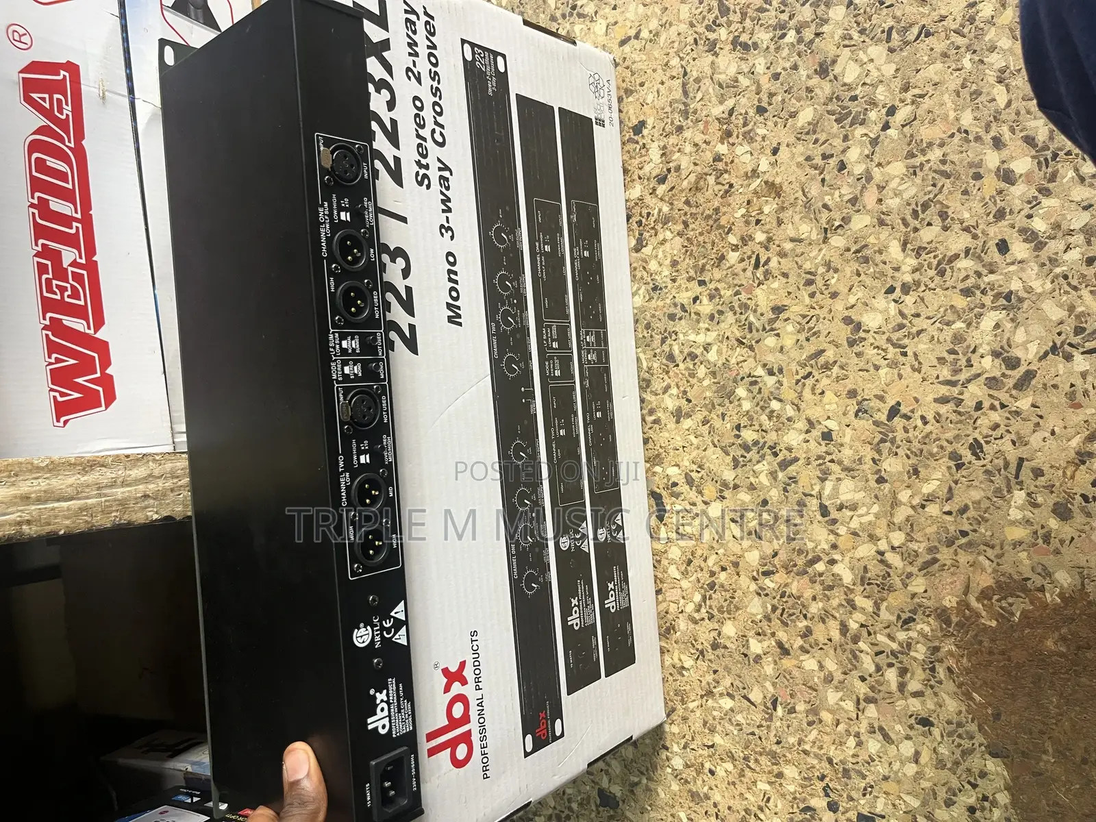 DBX Crossover 223