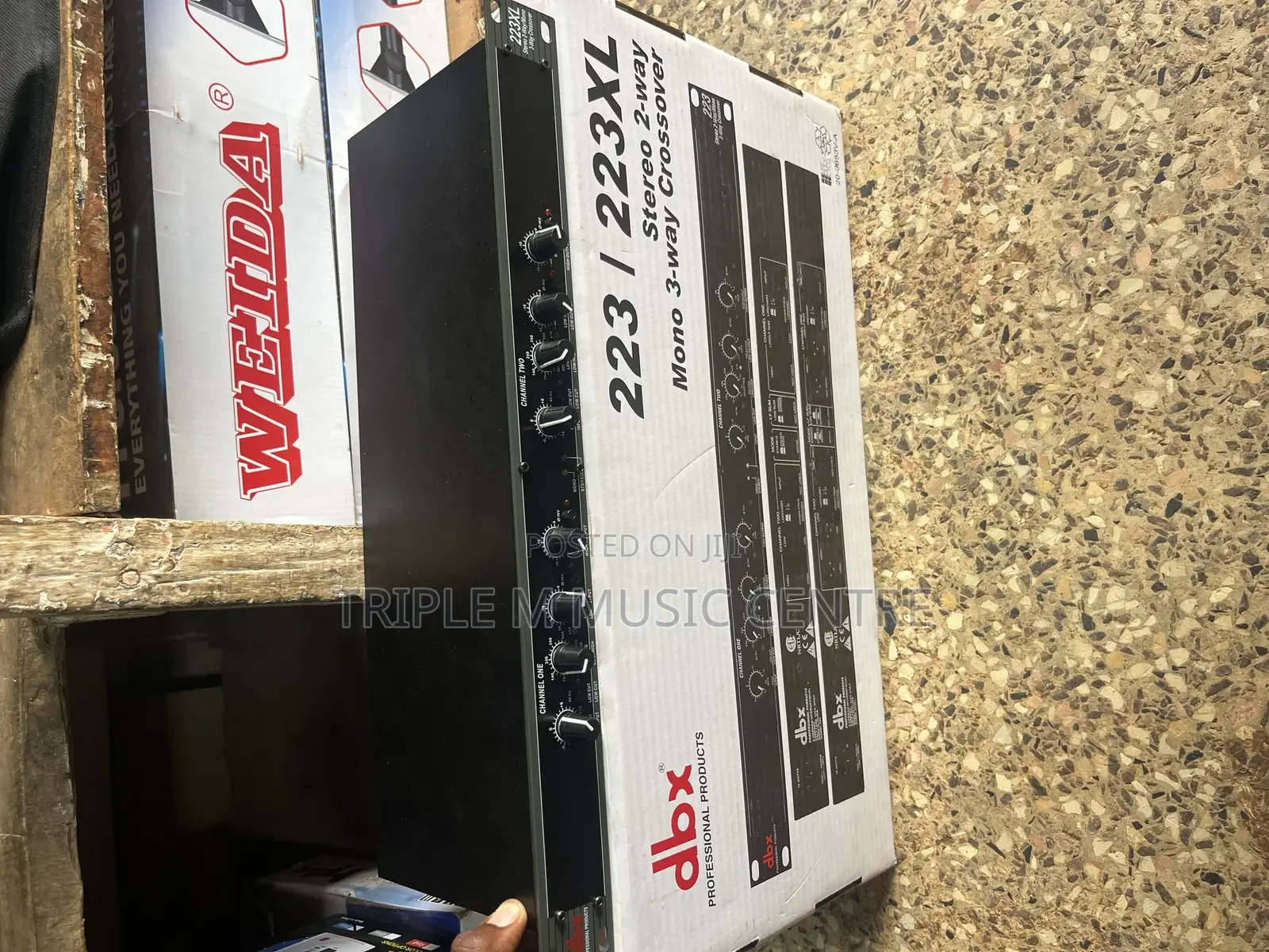 DBX Crossover 223