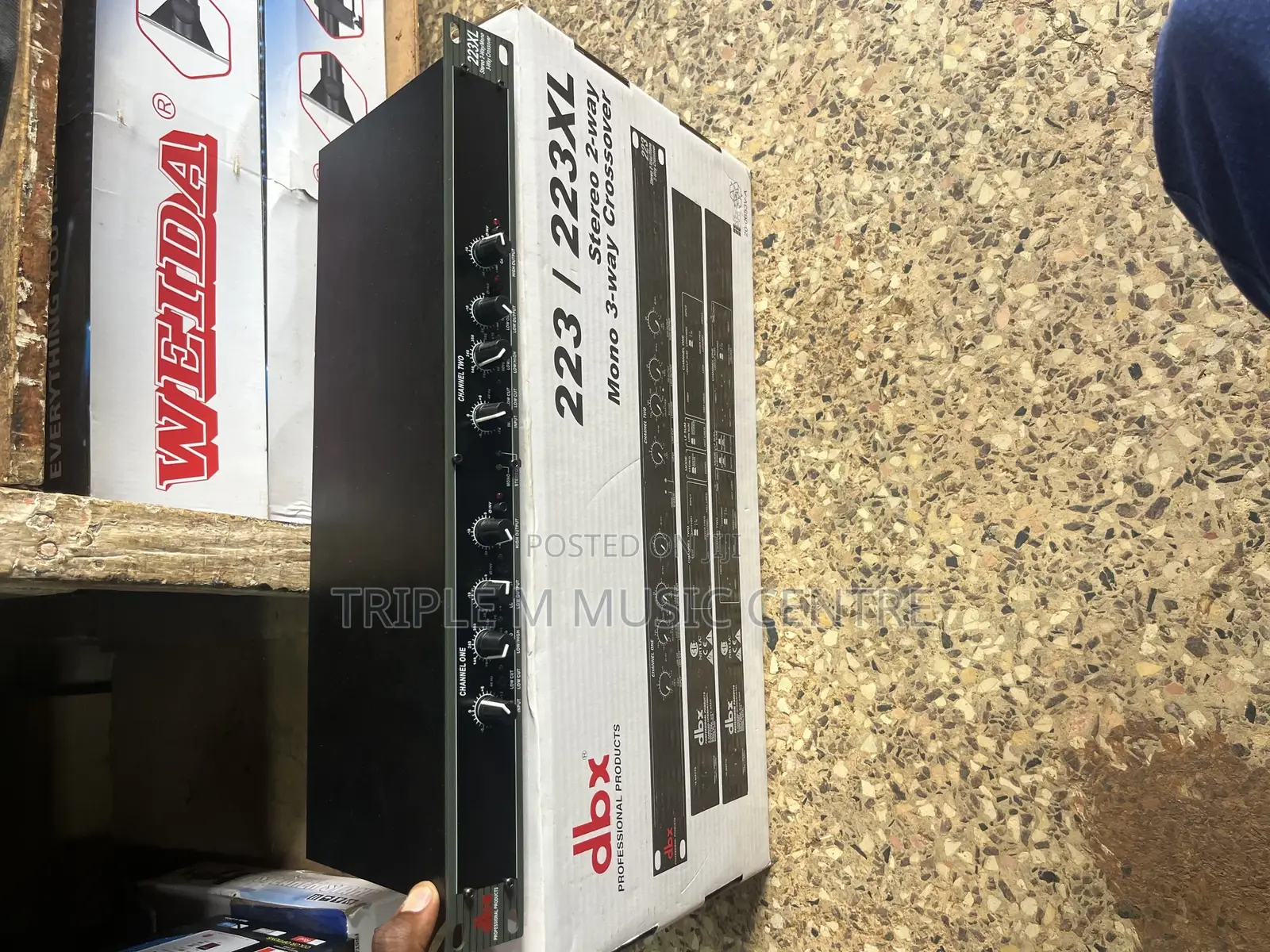 DBX Crossover 223