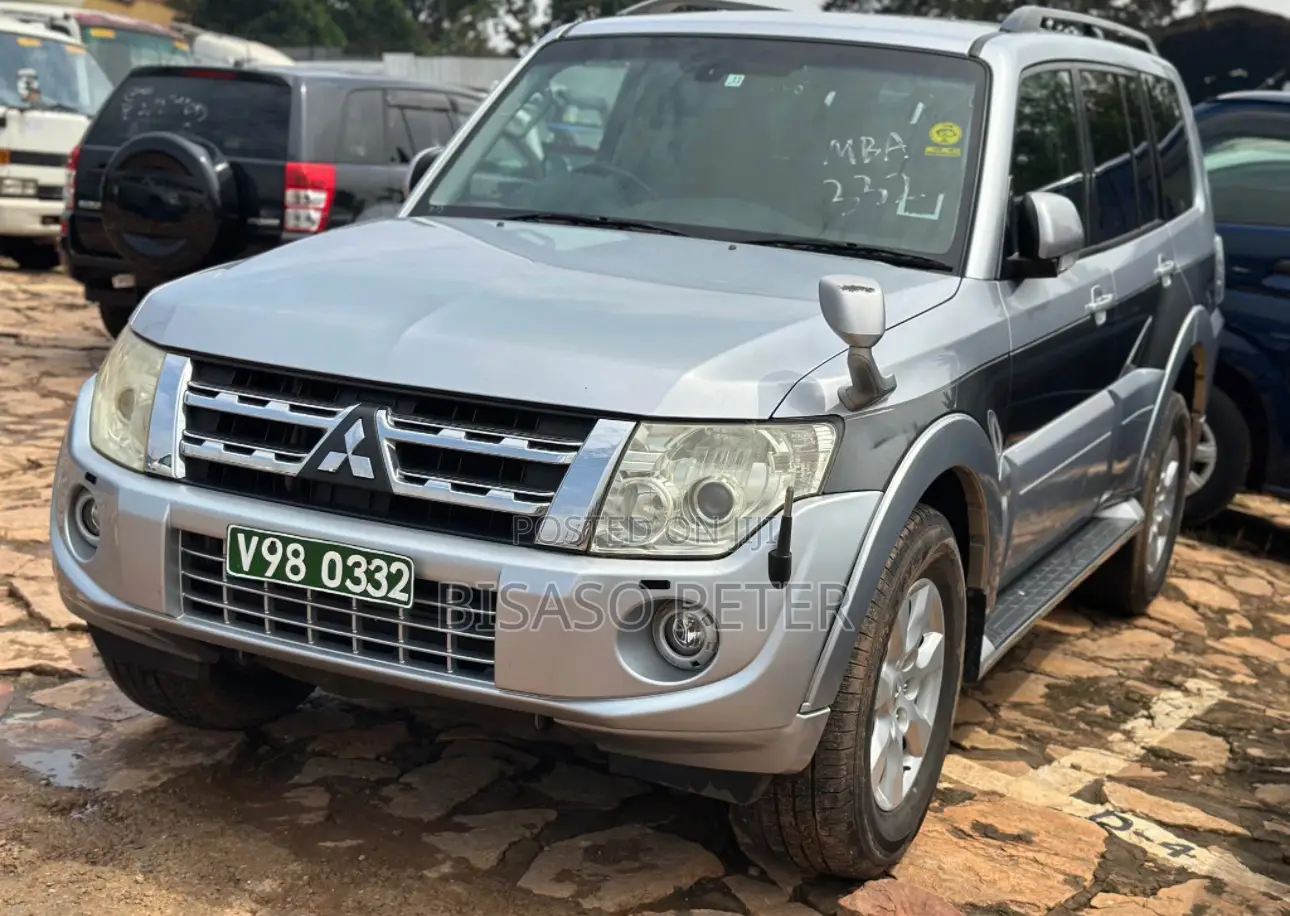 Mitsubishi Pajero 3.2 Di-Dc GLS 2011 Silver