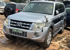 Mitsubishi Pajero 3.2 Di-Dc GLS 2011 Silver