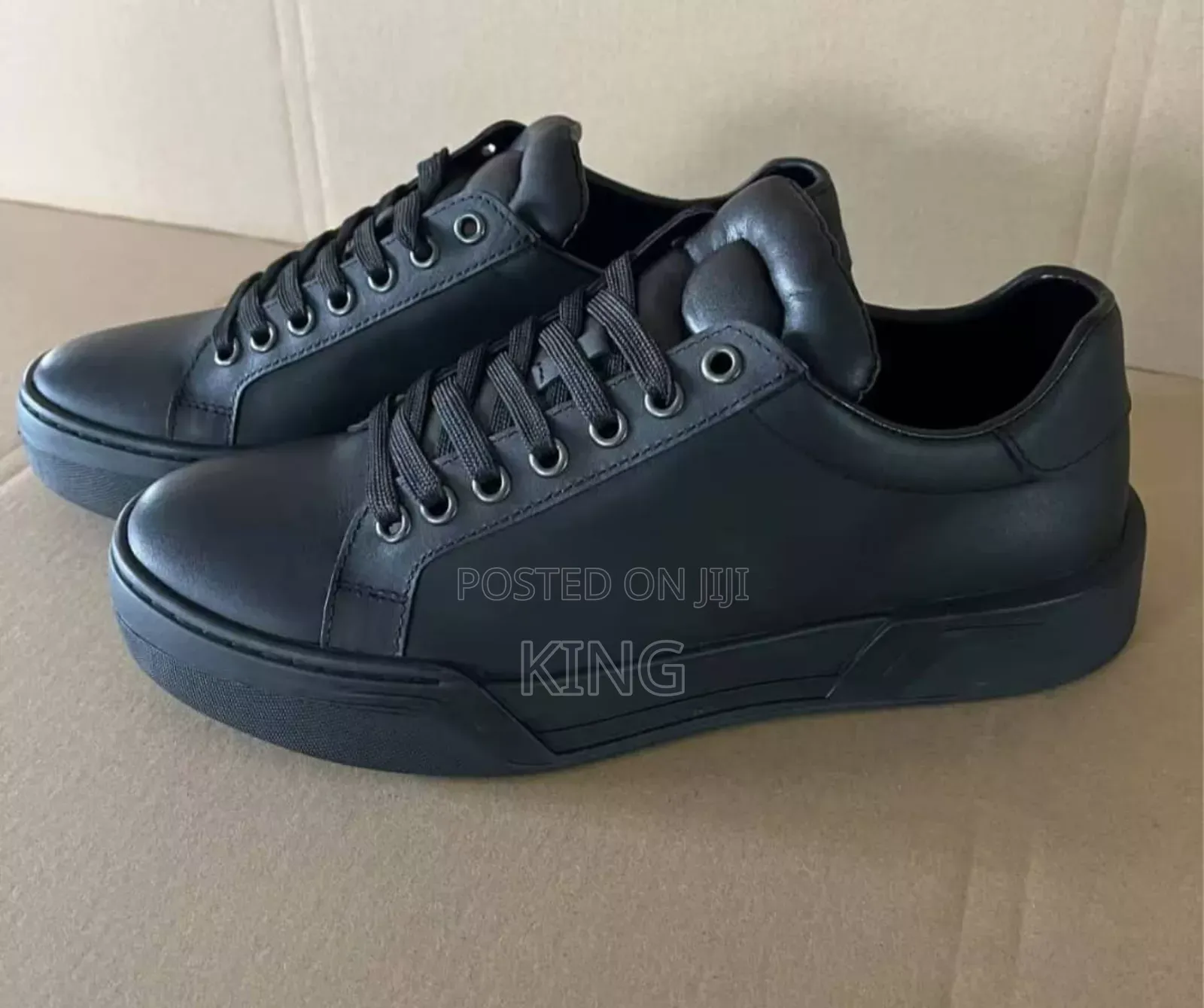 Full Black Sneakers