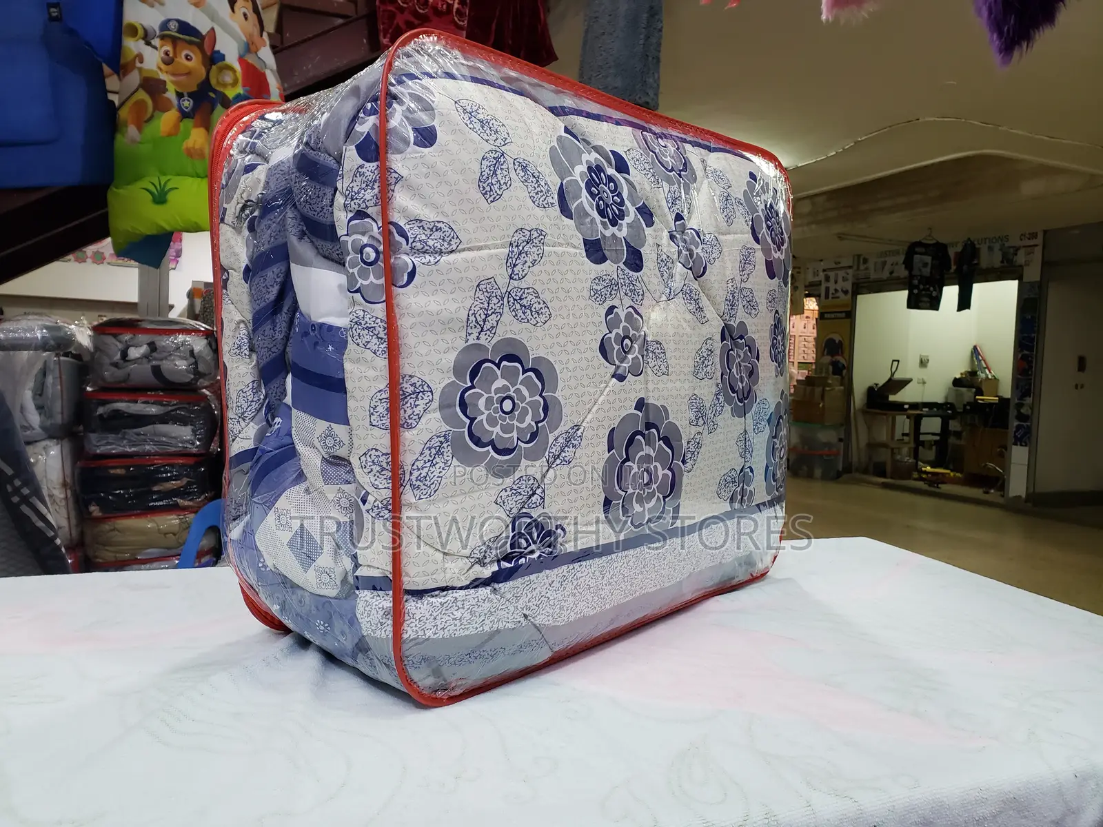 5by6 Poly-Cotton Duvet With 2 Pillow Cases and 1 Bedsheet