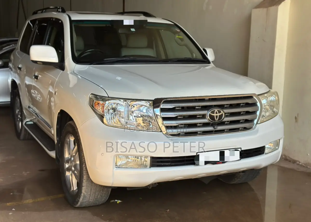 Toyota Land Cruiser 2010 White