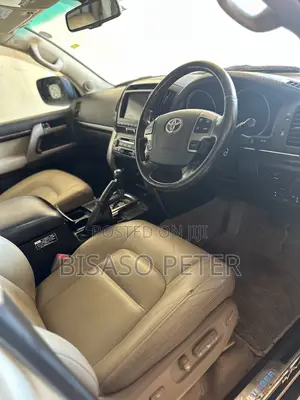 Toyota Land Cruiser 2010 White