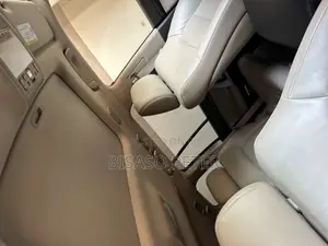 Toyota Land Cruiser 2010 White
