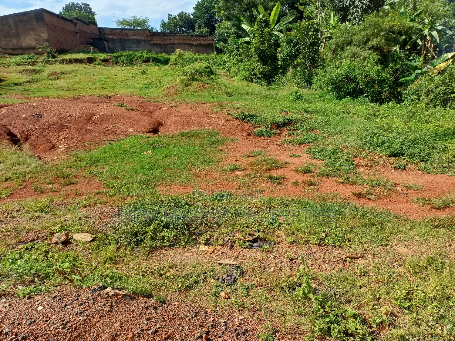 Very Commercial Plot Measuring Directly on Tarmac Road