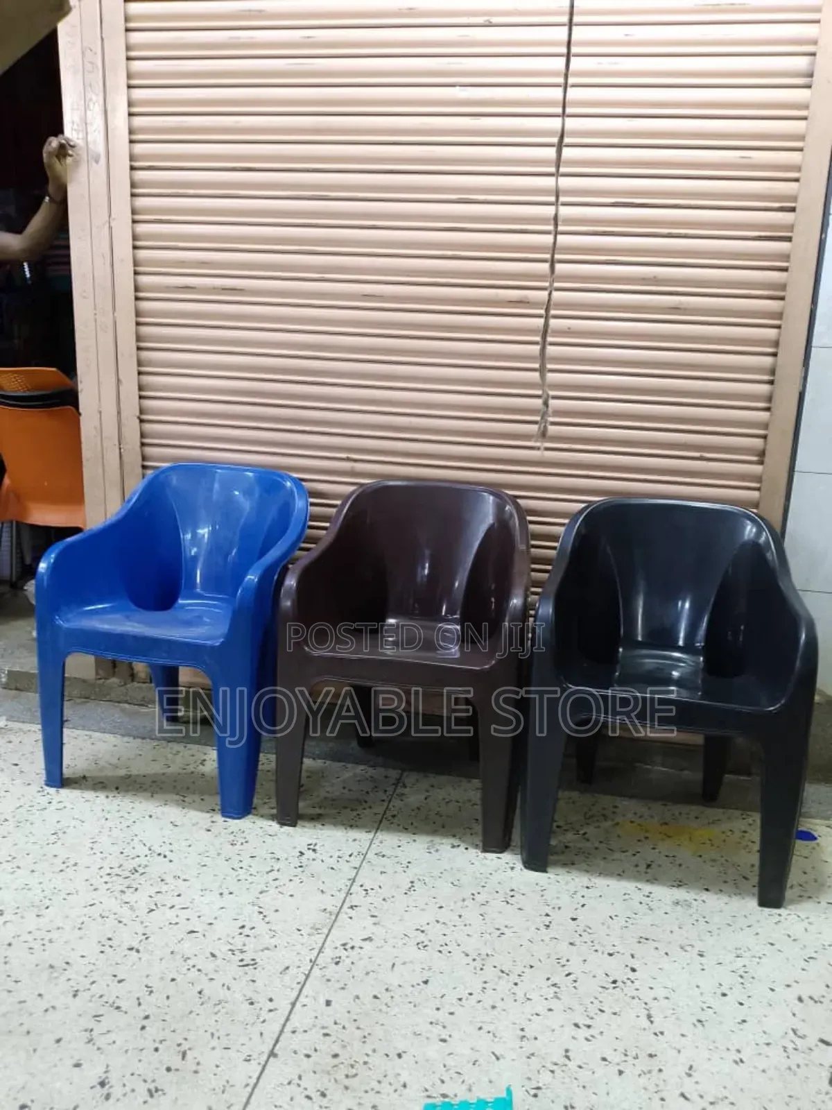Distney Plastic Chairs Plastic Chairs