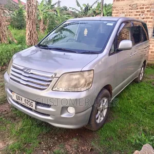 Photo - Toyota Noah 2002 Silver