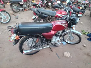 Bajaj Boxer 100 2023 Red