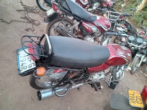 Bajaj Boxer 100 2023 Red