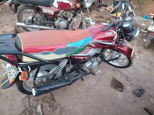 TVS HLX 125 2023 Red