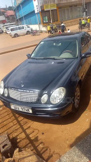 Mercedes-Benz E300 2005 Blue