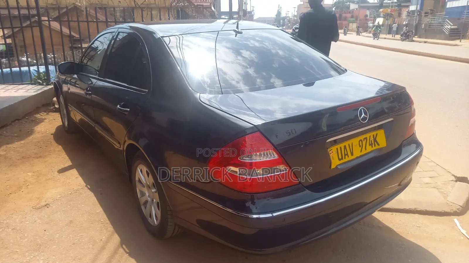 Mercedes-Benz E300 2005 Blue