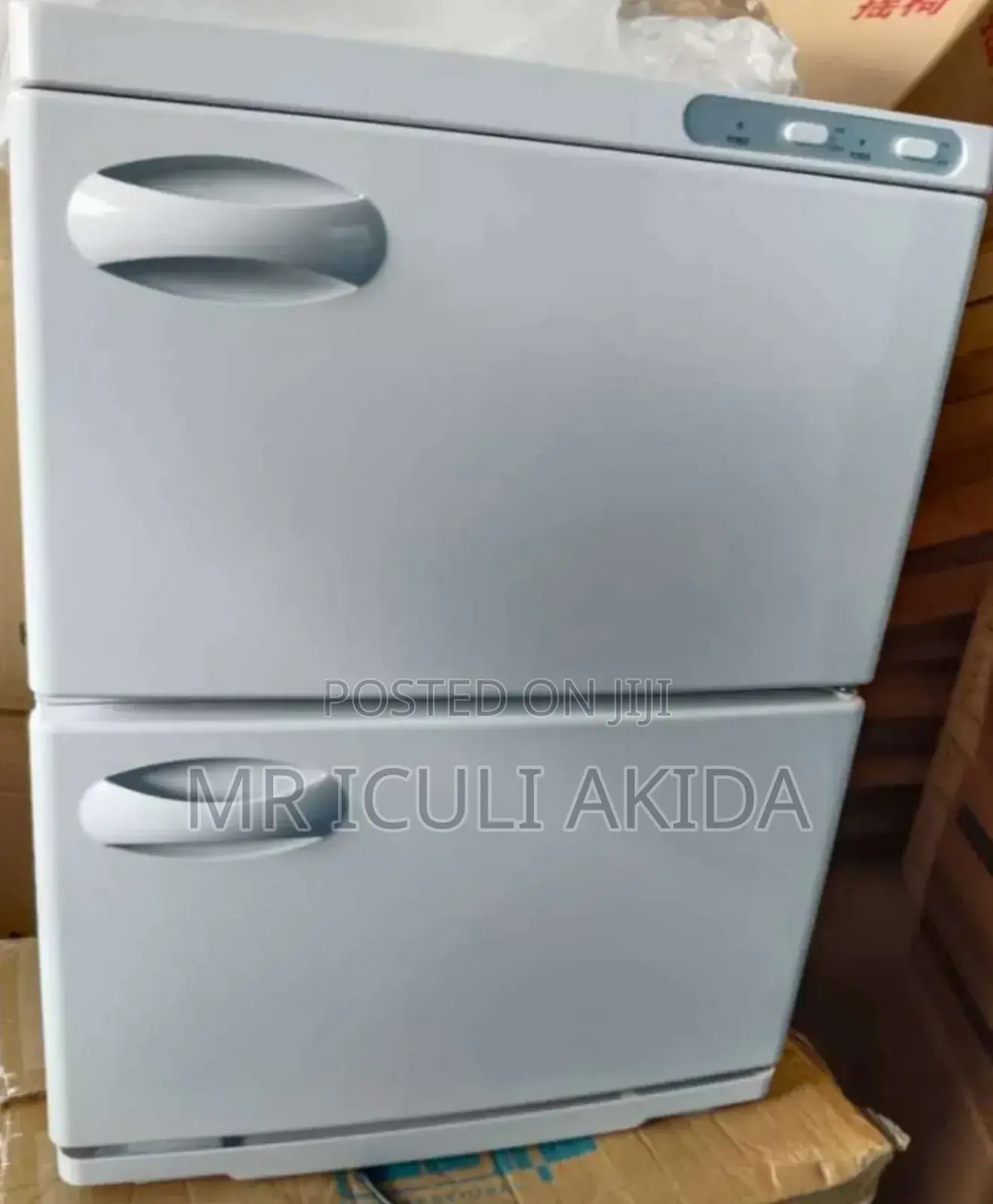 50towel Capacity 46L 400w UV 2door Cabinet Towel Warmer
