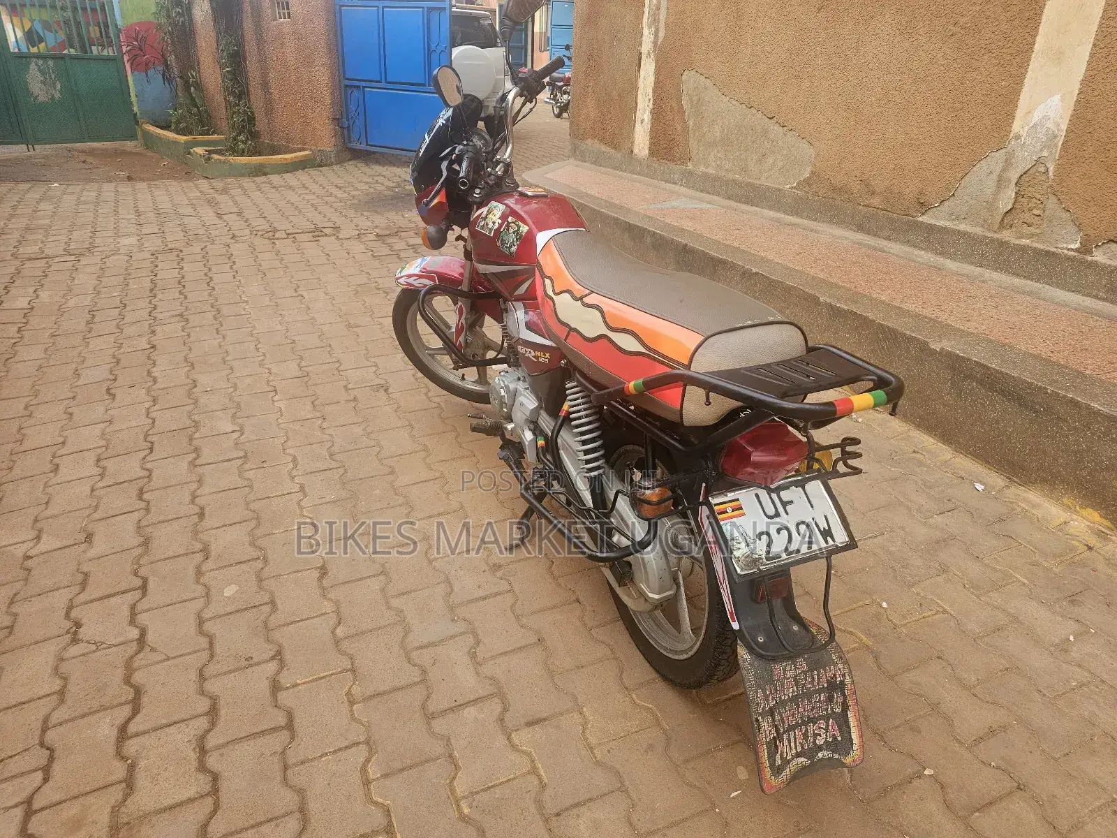 TVS HLX 125 2022 Red