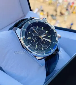 Cartier Classy Men's Watch With Genuine Leather