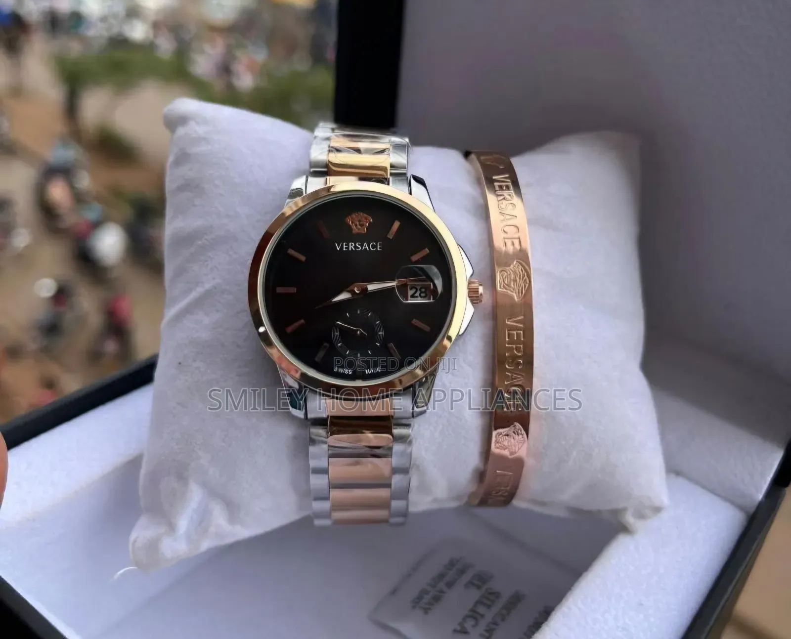 Versace Unisex Classic Watch Silver Gold With a Bracelet