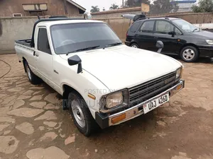 Photo - Toyota Hilux 1997 White