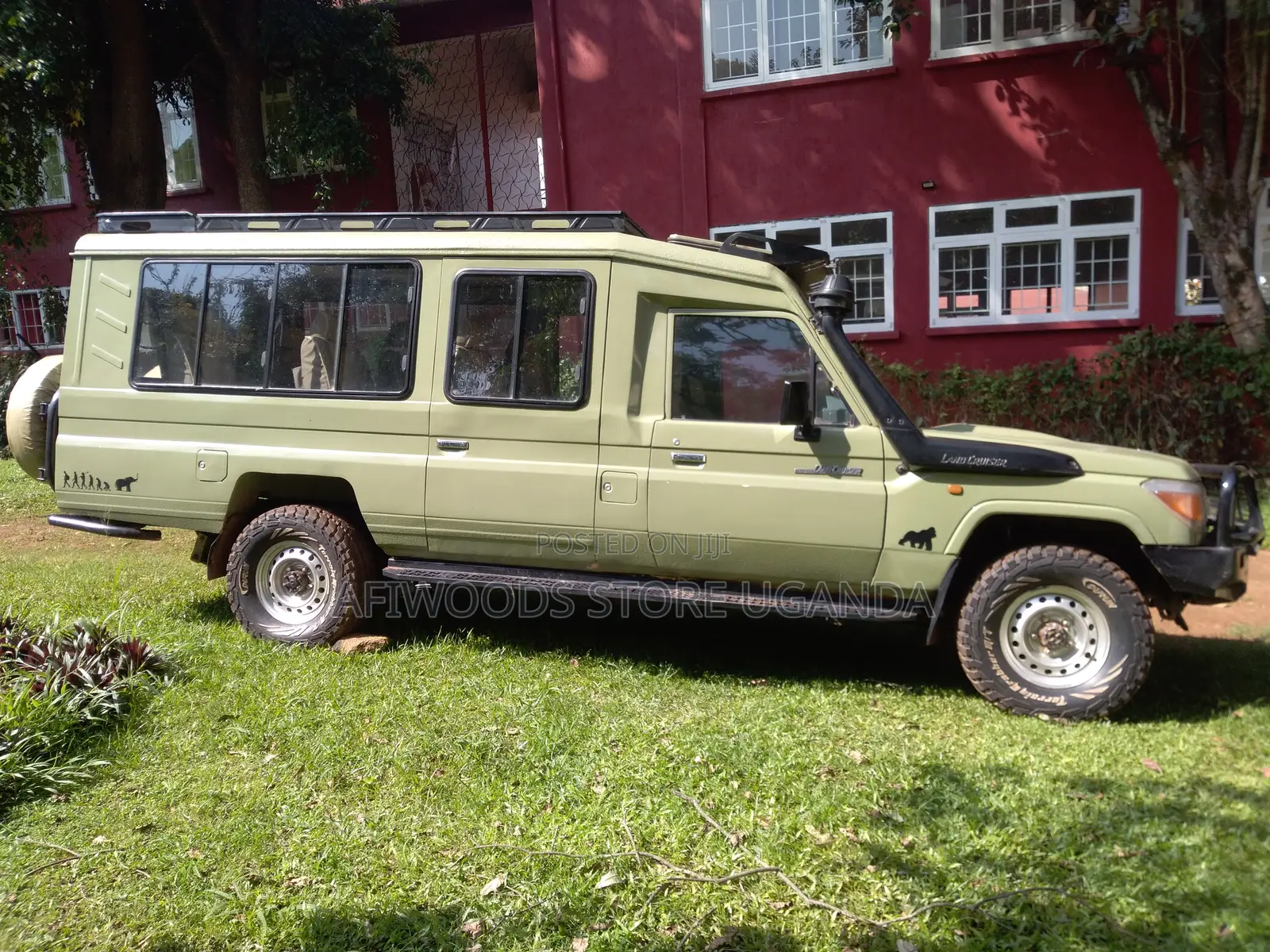 Safari 4 X 4 Land Cruiser Extended 7 Seater for Hire