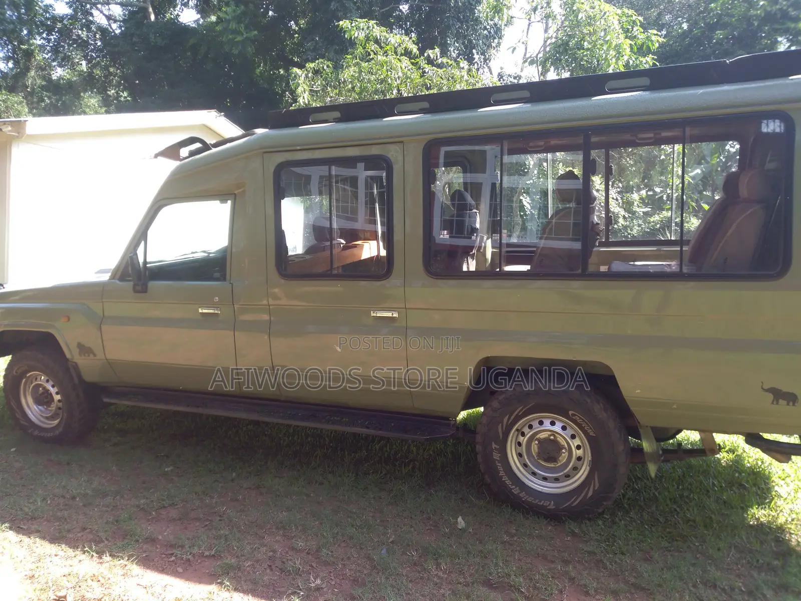 Safari 4 X 4 Land Cruiser Extended 7 Seater for Hire
