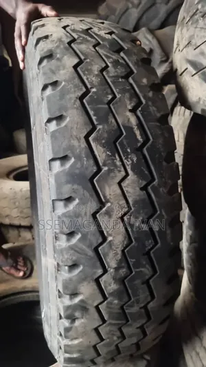 315/80r22.5 Link Used Tire