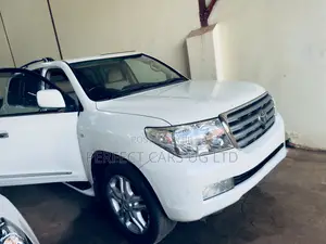Toyota Land Cruiser 4.6 V8 ZX 2010 Off white