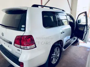 Toyota Land Cruiser 4.6 V8 ZX 2010 Off white