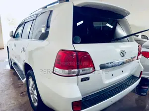 Toyota Land Cruiser 4.6 V8 ZX 2010 Off white