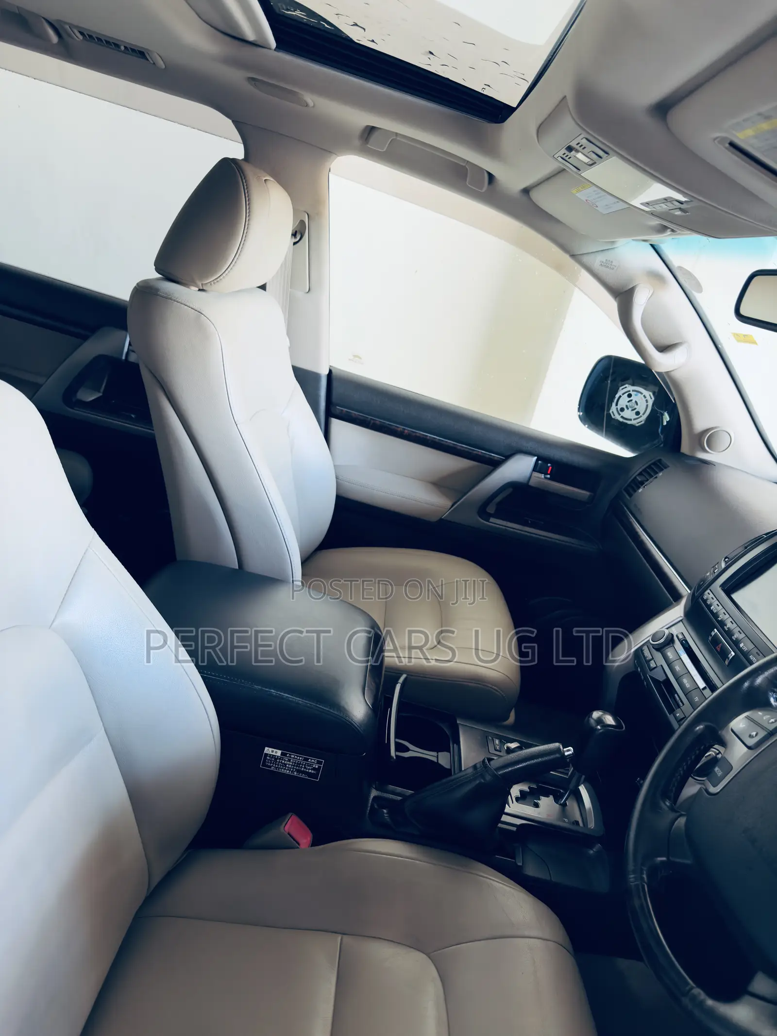 Toyota Land Cruiser 4.6 V8 ZX 2010 Off white