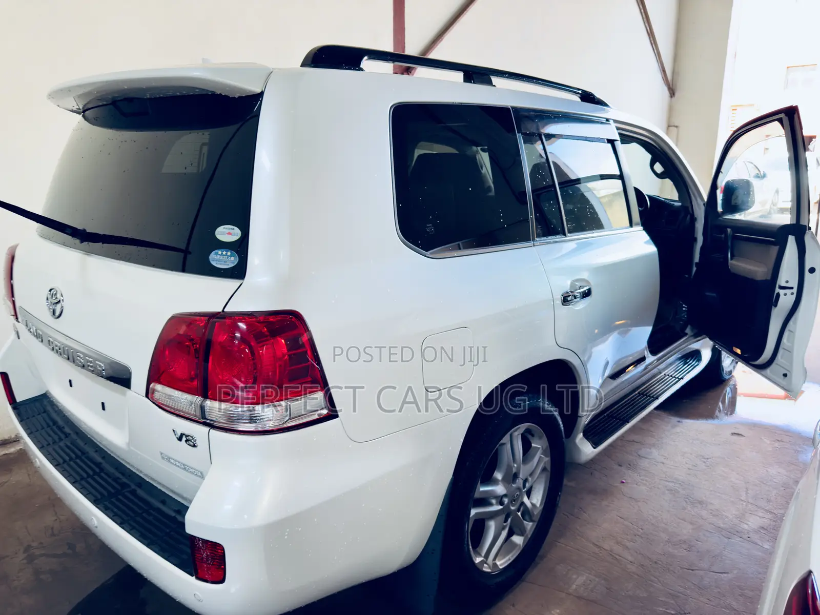 Toyota Land Cruiser 4.6 V8 ZX 2010 Off white