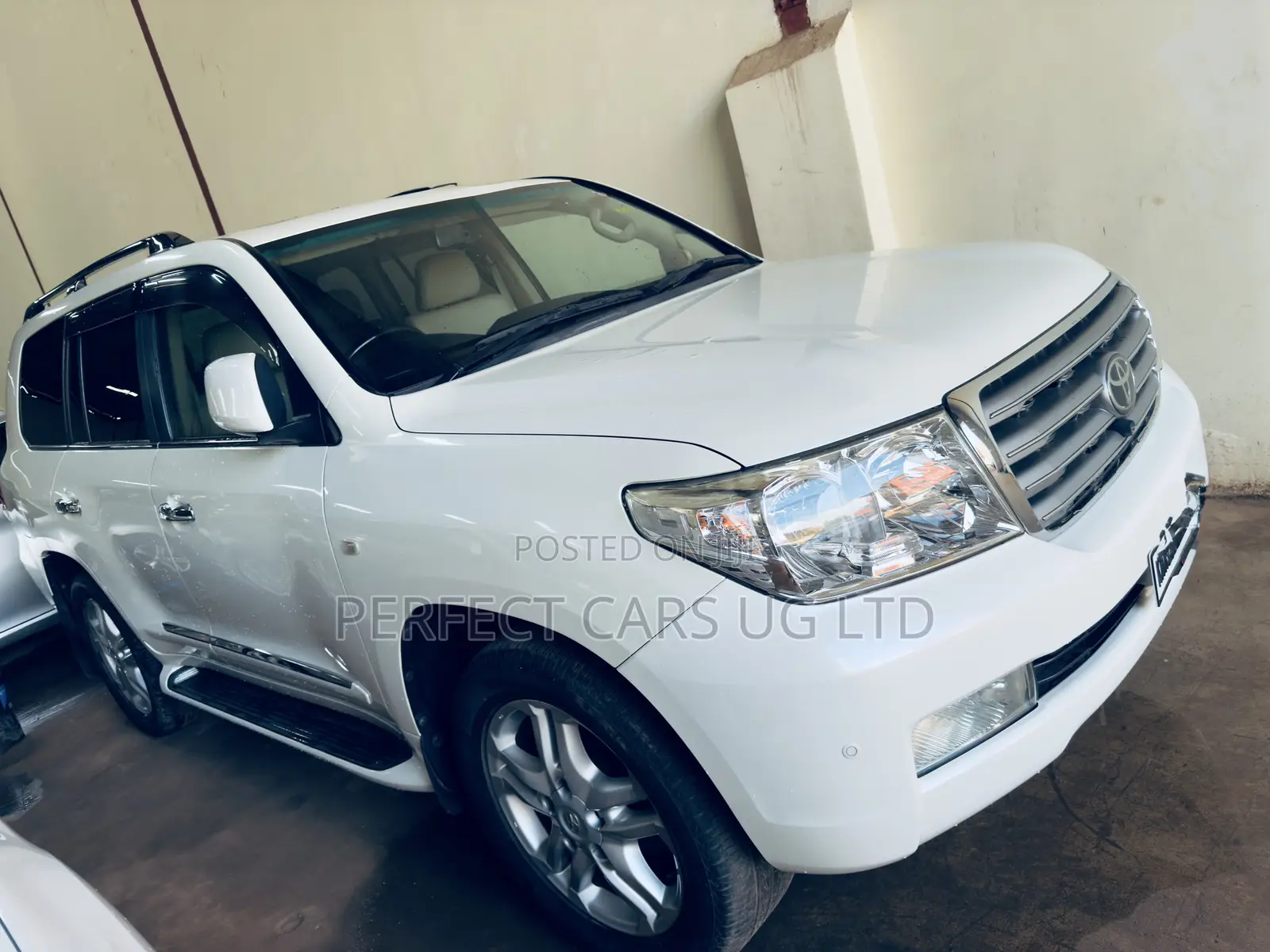 Toyota Land Cruiser 4.6 V8 ZX 2010 Off white