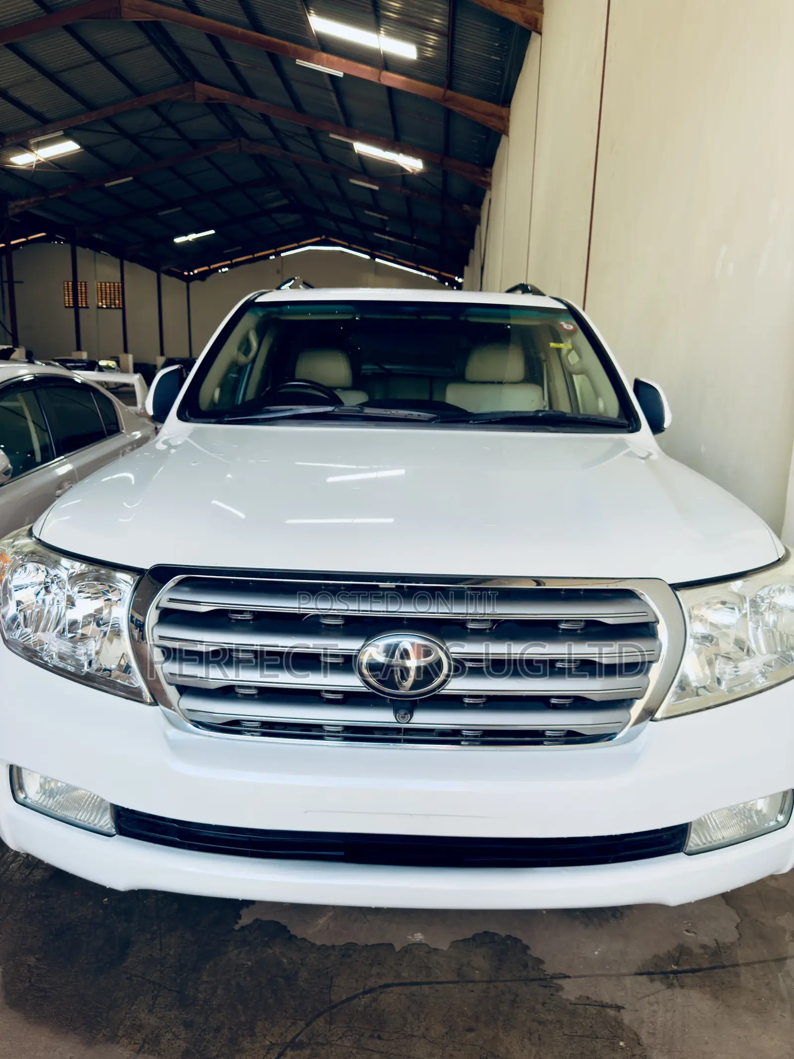 Toyota Land Cruiser 4.6 V8 ZX 2010 Off white