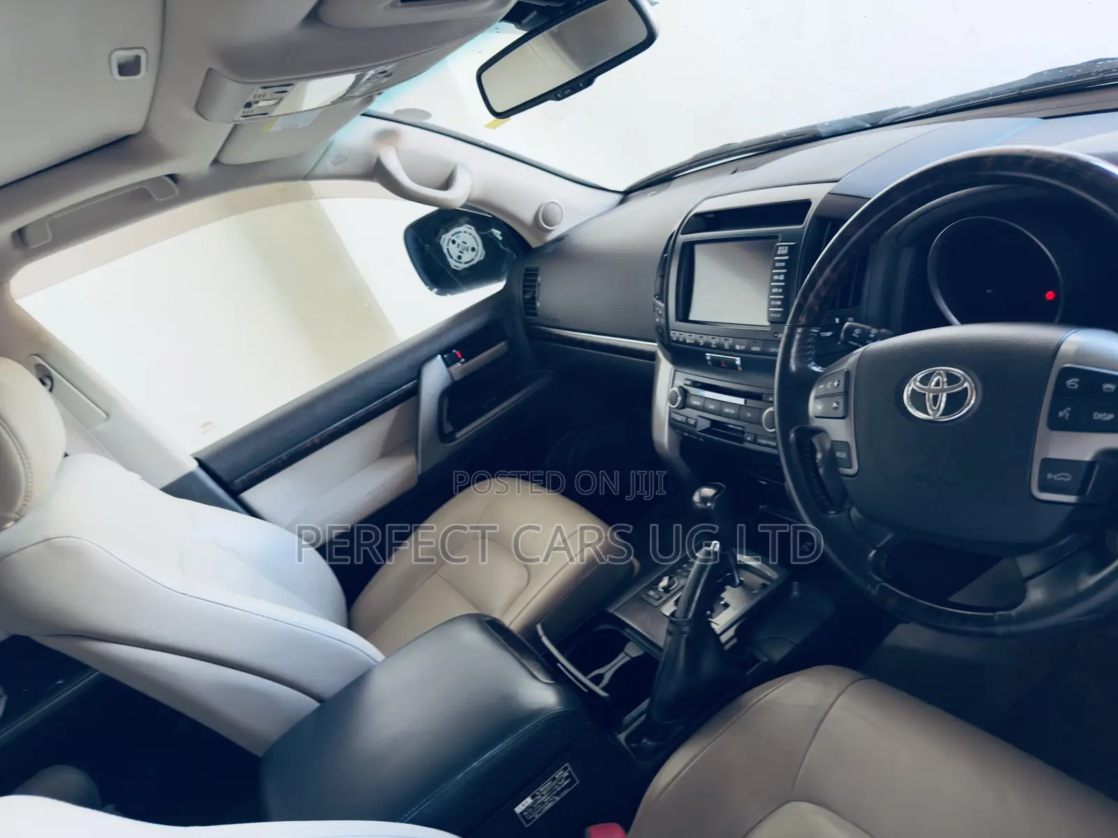Toyota Land Cruiser 4.6 V8 ZX 2010 Off white