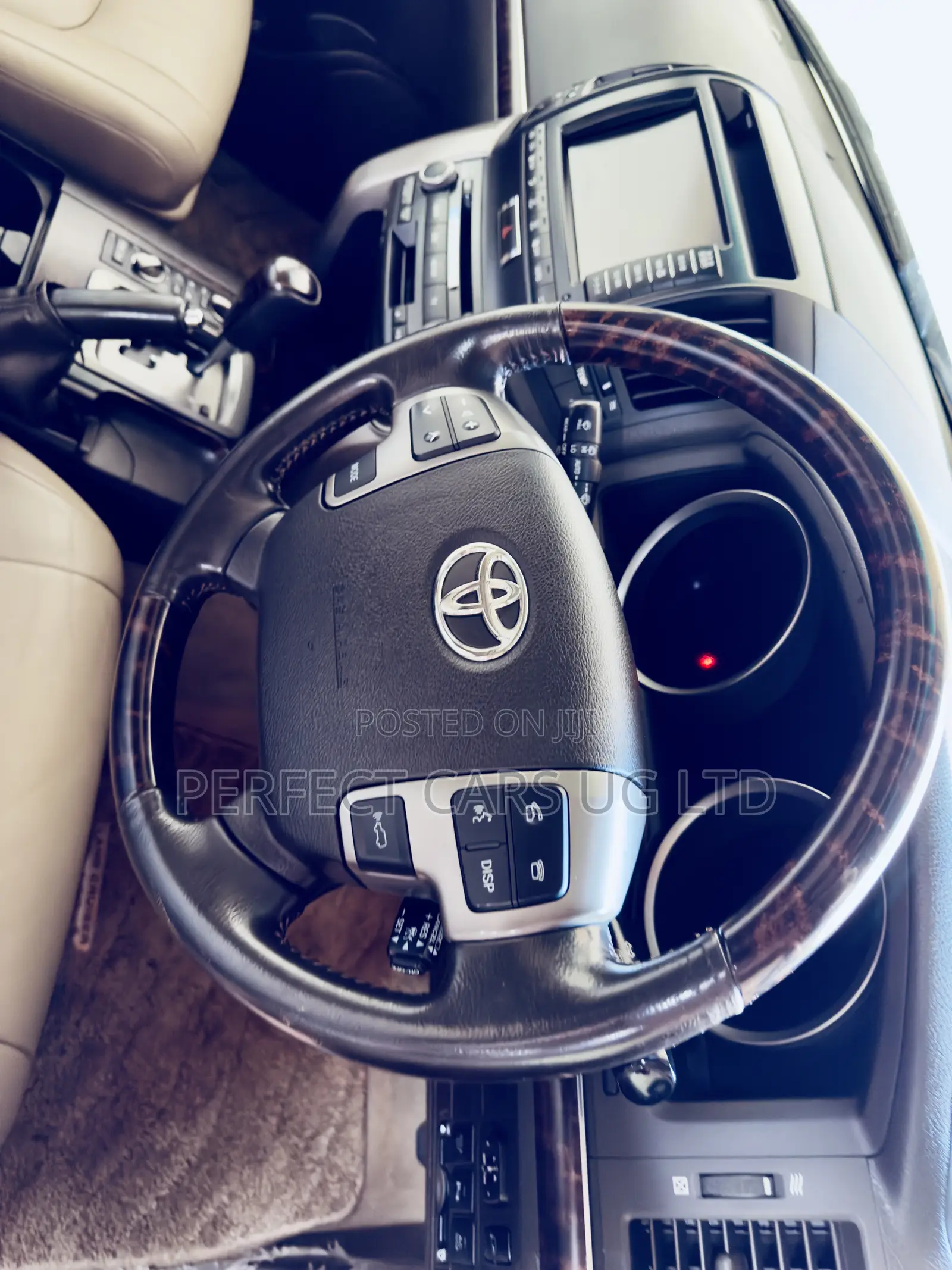 Toyota Land Cruiser 4.6 V8 ZX 2010 Off white