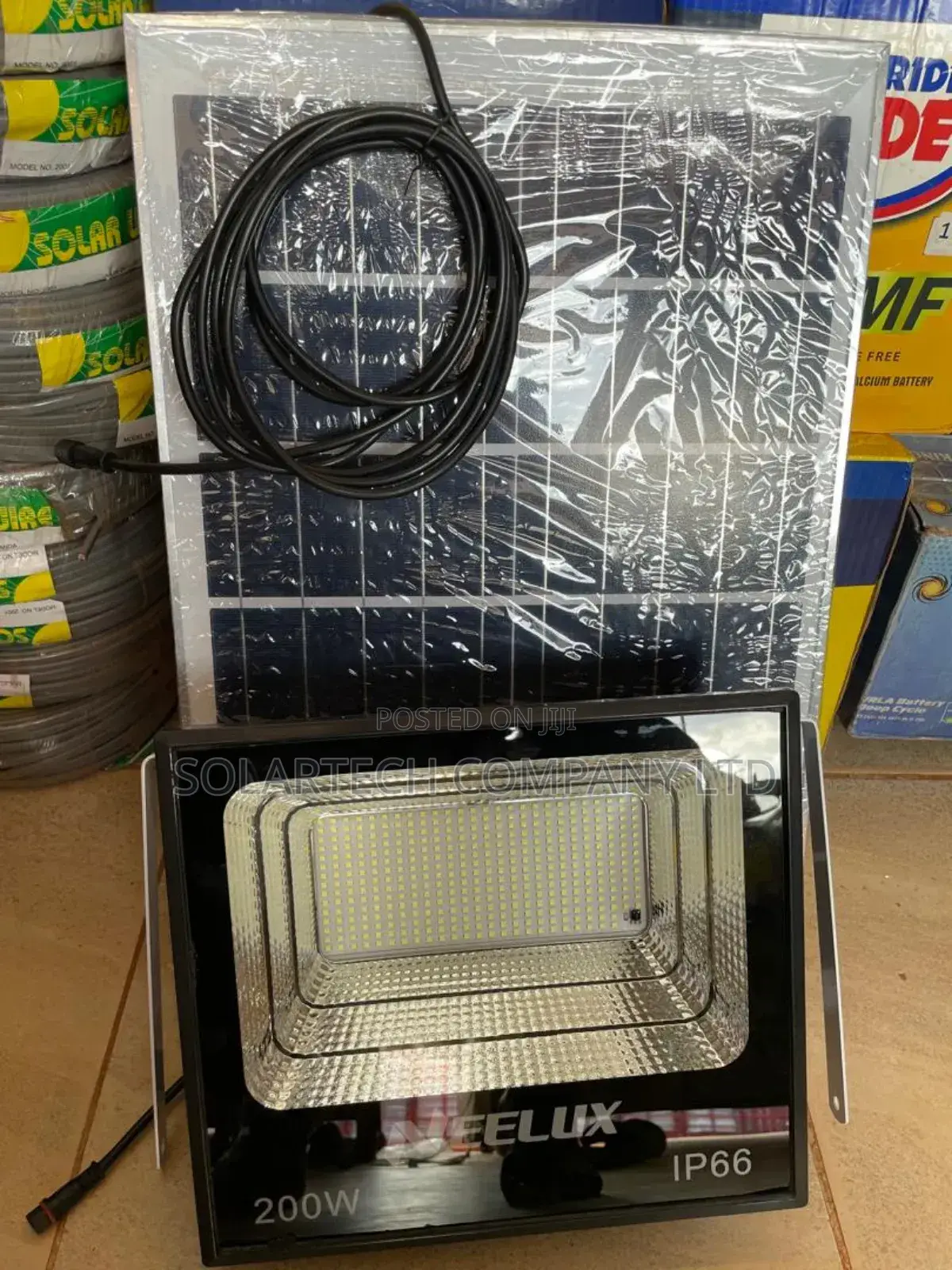200W Led Solar Flood Lights/ Inbuilt Lithium Battery.