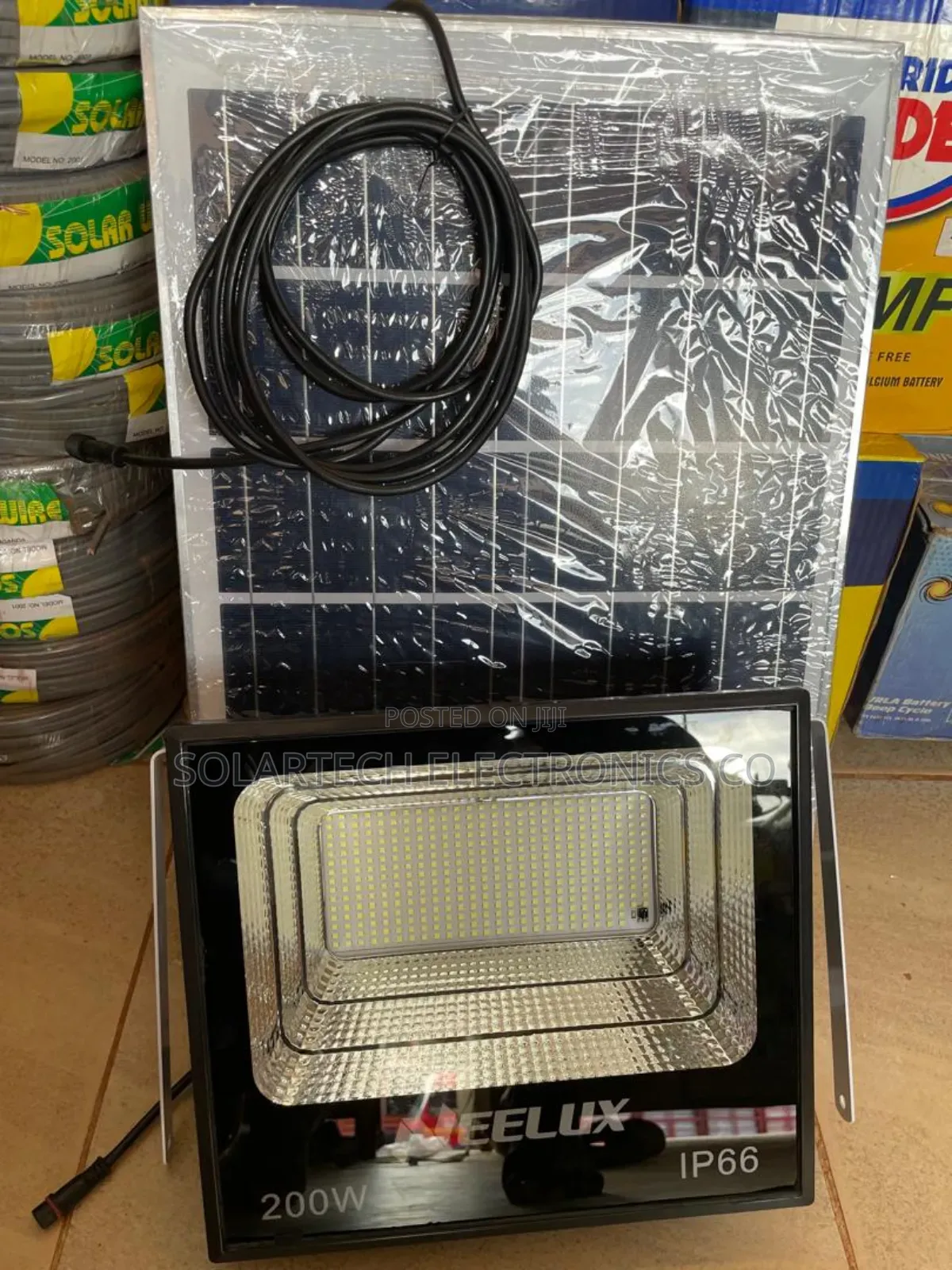200W Neelux Solar Flood Lights Radar
