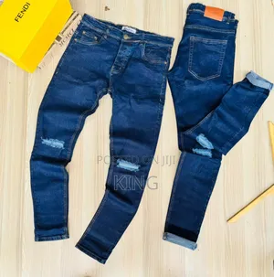 Aura Knee Cut Jeans
