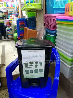 Dust Bins / Step on Dust Bins