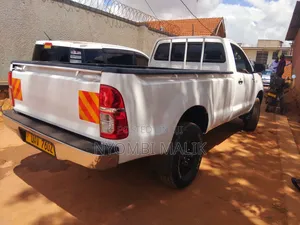 Toyota Hilux 2013 White