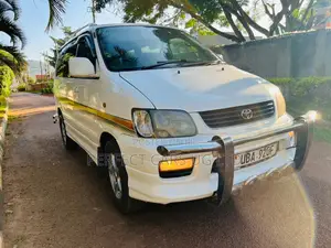 Toyota Noah 2.0 FWD (8 Seater) 2002 White