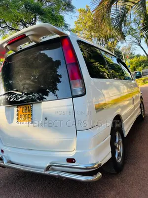 Toyota Noah 2.0 FWD (8 Seater) 2002 White