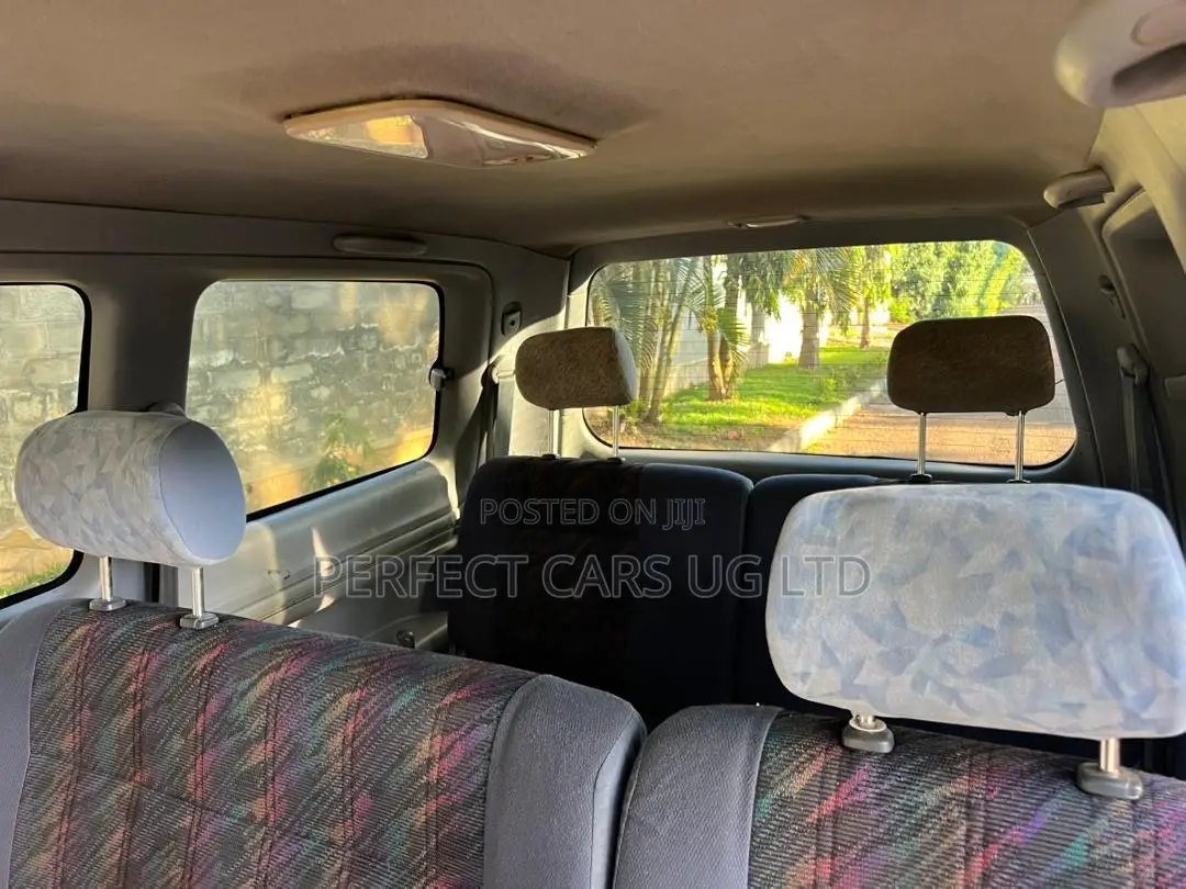 Toyota Noah 2.0 FWD (8 Seater) 2002 White