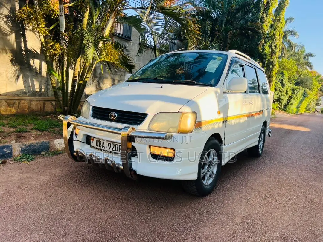 Toyota Noah 2.0 FWD (8 Seater) 2002 White