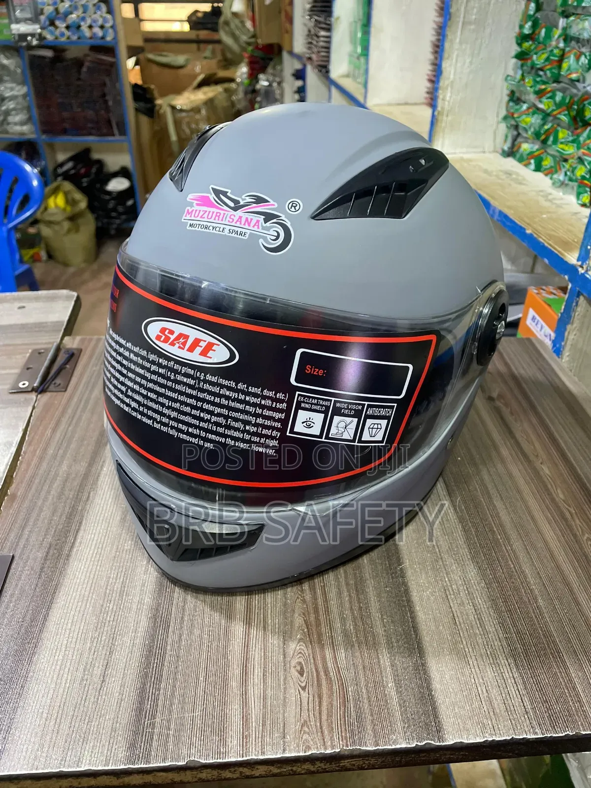 Helmet Muzuri Sana
